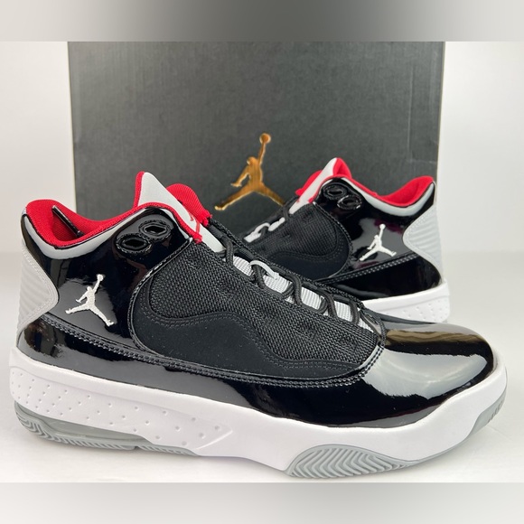 jordan aura max 2 black and red